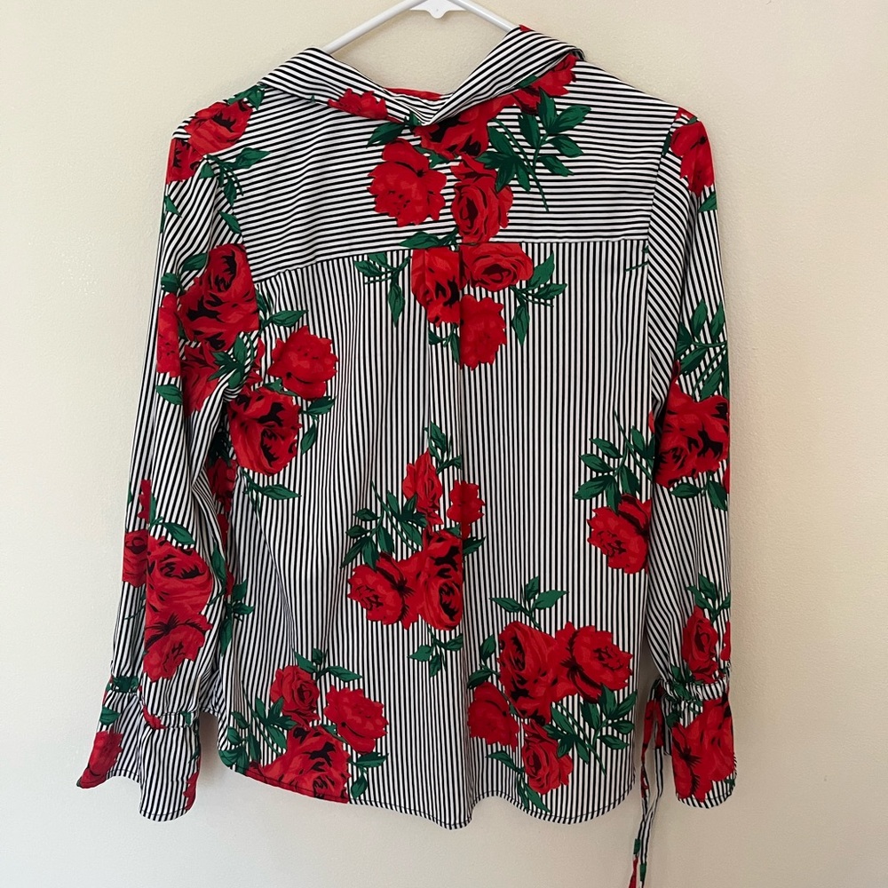 Flower Blouse - Picture 2 of 3